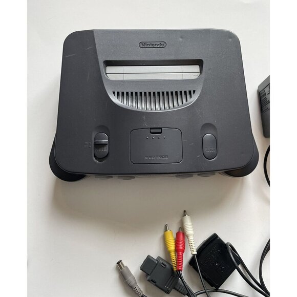 Vintage Nintendo 64 Console Bundle 1996 – Authentic Black Home Gaming System - Picture 14 of 16